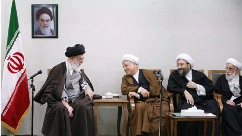 إيران على صفيح ساخن..حرب غير معلنة بين الراديكاليين والإصلاحيين