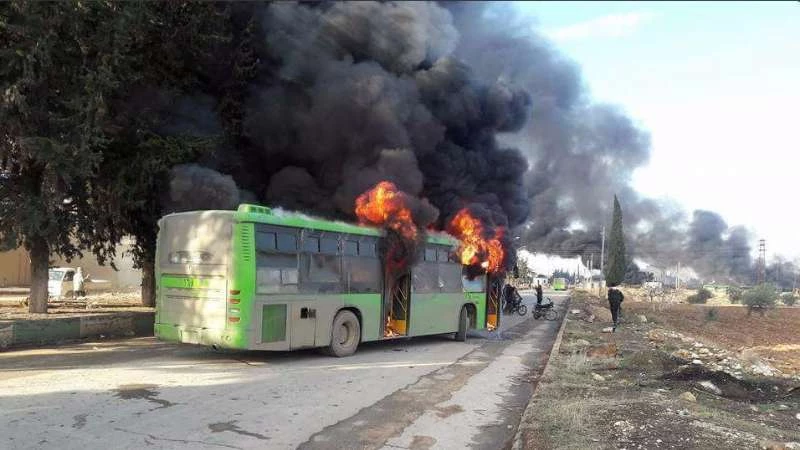 حريق متعمّد في الحافلات يعرقل اتفاق "حلب الفوعة"