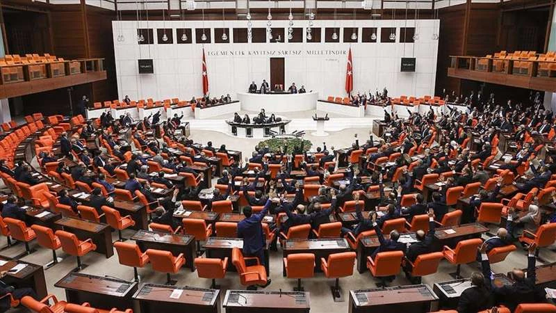 البرلمان التركي يجدد تفويضه للحكومة بإرسال قوات مسلحة للخارج
