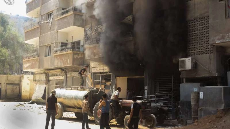 قنابل النابالم تحرق الأبنية السكنية في داريا 