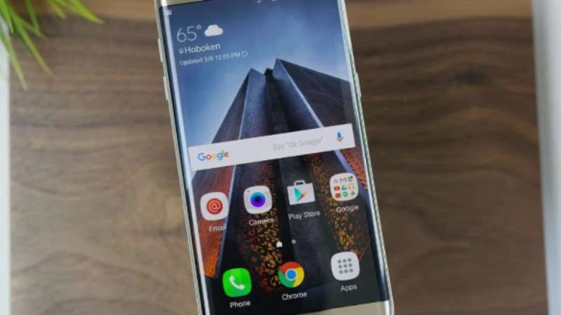 سامسونغ  تكشف عن هاتفها الجديد "غالكسي أس8" 
