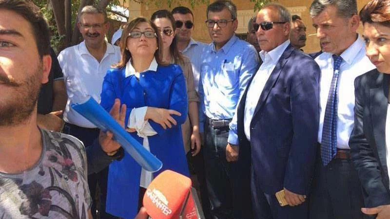 بالصور .. أول مسؤول تركي رسمي يزور مدينة سورية منذ 2011