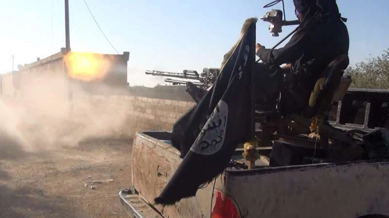 تنظيم الدولة يجدد هجماته على مواقع قوات الأسد في مطار دير الزور