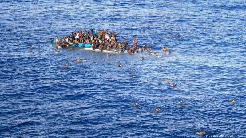 بينهم سوريون.. إنقاذ 514  لاجئاً من الغرق قبالة السواحل الليبية