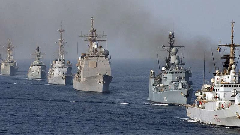 مواجهة بحرية وشيكة بين سفينة حربية أمريكية وزورق إيراني في الخليج