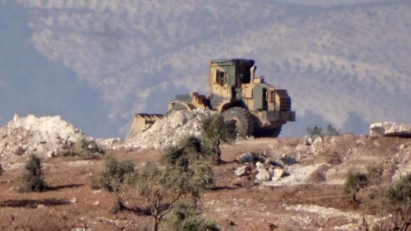 القوات التركية تواصل تحصين نقاط المراقبة على خط إدلب - عفرين