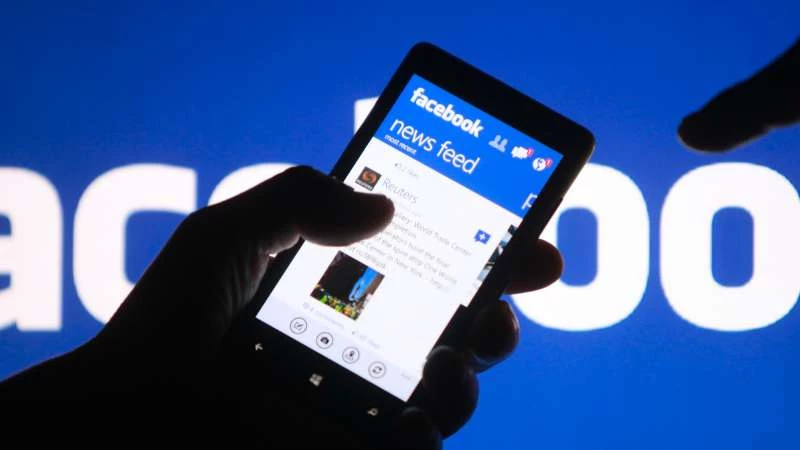 "فيسبوك" تختبر زر الـ Dislike