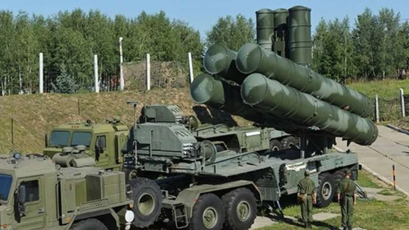 تركيا وروسيا توقعان بشكل نهائي على صفقة صواريخ إس-400.. وهذه قيمتها!