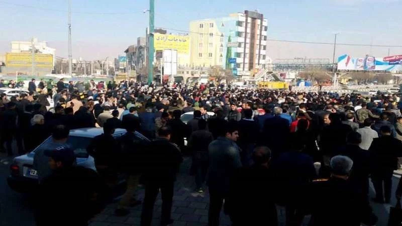 تظاهرات إيران أكبر من سحابة عابرة
