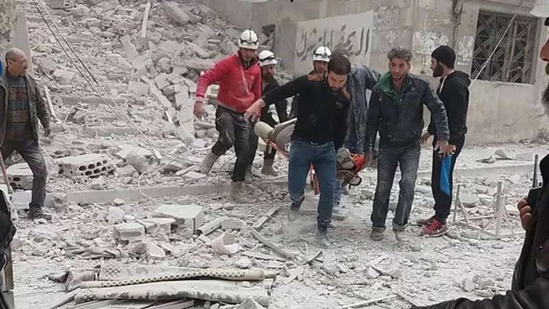 ارتفاع حصيلة مجزرة "أورم الجوز" في إدلب إثر قصفها بالقنابل العنقودية 