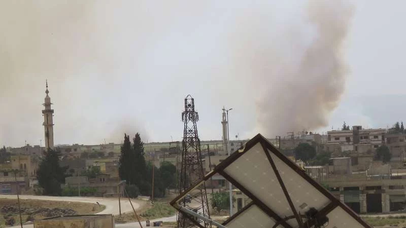 النظام يواصل خرق الاتفاق ويوقع جرحى ويحرق الأراضي شمال حمص 