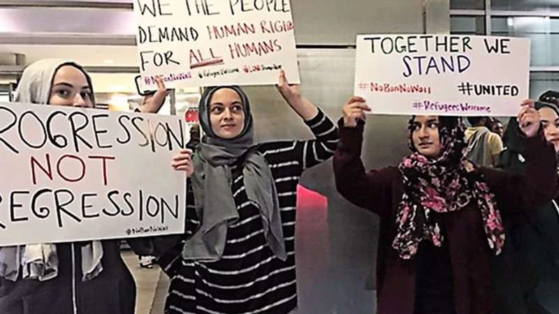 حمى "الإرهاب" في المطارات تضيف ممنوعات غير اللحية والحجاب