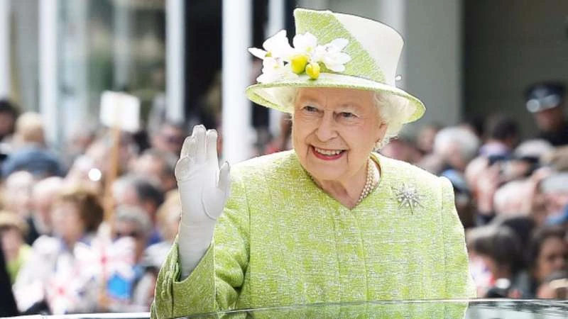 الملكة إليزابيث تحتفل باليوبيل الياقوتي لذكرى اعتلائها العرش