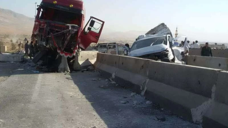 حادث سير مروع على جسر "بغداد بدمشق".. والحصيلة 26 قتيلاً وجريحاً (صور)