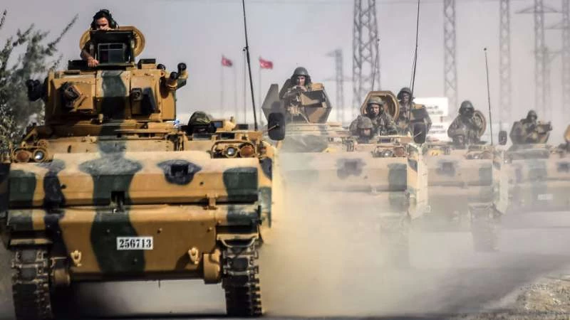 تركيا تزيد تعزيزاتها العسكرية قرب الحدود السورية