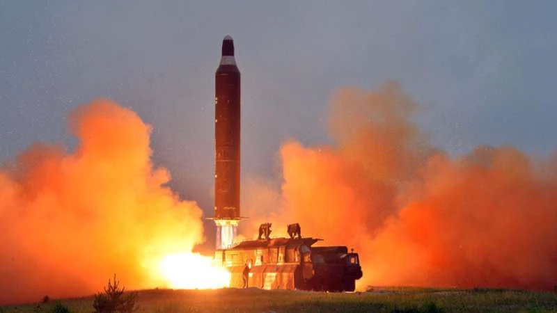 كوريا الشمالية تستفز العالم مجدداً بصاروخ باليستي واجتماع طارئ لمجلس الأمن 