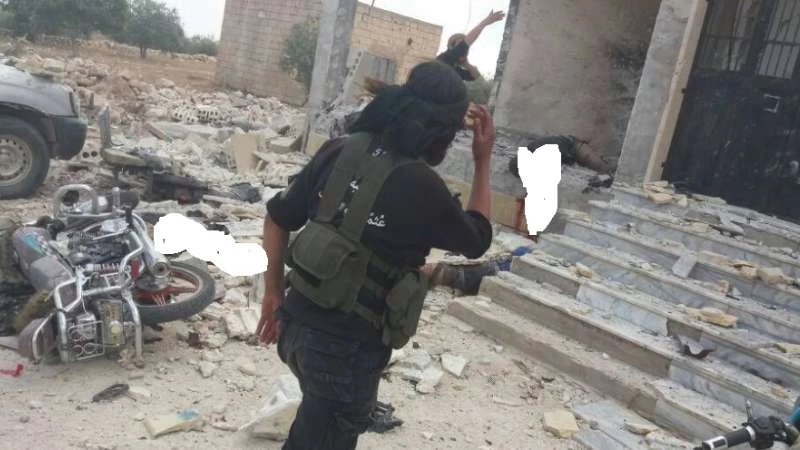 انفجار ضخم يستهدف مقراً عسكرياً لأحرار الشام في إدلب 