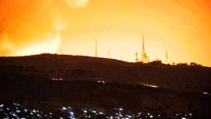 انفجارات تهز دمشق.. مواقع حساسة تستهدفها إسرائيل! (فيديو)
