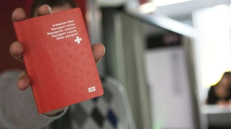 سويسرا تجري استفتاء حول منح جنسيتها لأطفال اللاجئين 