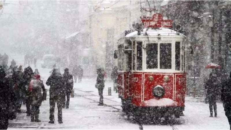 ثلوج مبكرة في إسطنبول والأرصاد الجوية تصدر توقعاتها للأيام القادمة