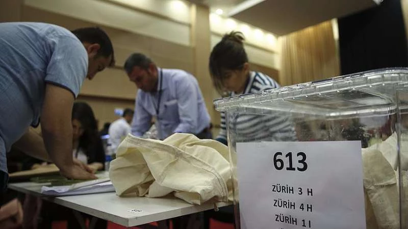 اللجان الانتخابية تنظر بالطعون المقدمة على نتائج الاستفتاء