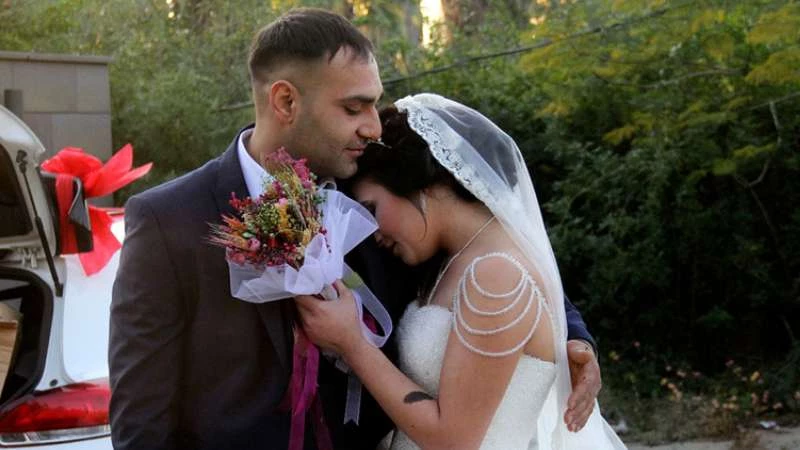 عروسان تركيا يتعرّضان للسرقة في أسعد يوم لهما