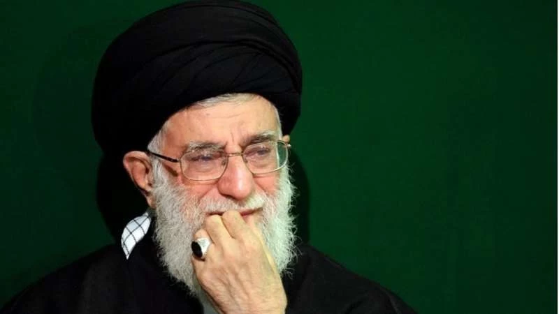المعارضة الإيرانية تعيد نشر اعترافات خامنئي إثر موت الخميني (فيديو)