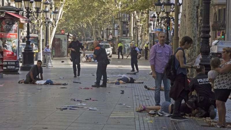 الخميس الأسود في برشلونة.. 13 قتيلاً و100 جريح بعملية دهس و"داعش" يتبنى