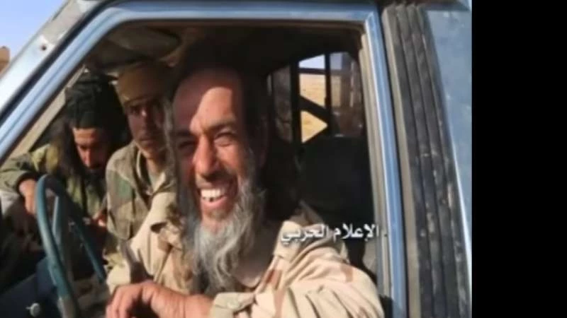 بالفيديو.. أمير من تنظيم "الدولة" يسلم نفسه مع مجموعته لـ"حزب الله" 