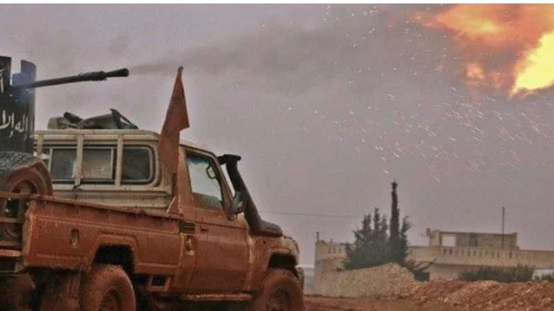 الرقة.. تنظيم الدولة يباغت الوحدات الكردية بـ 3 عمليات تفجيرية