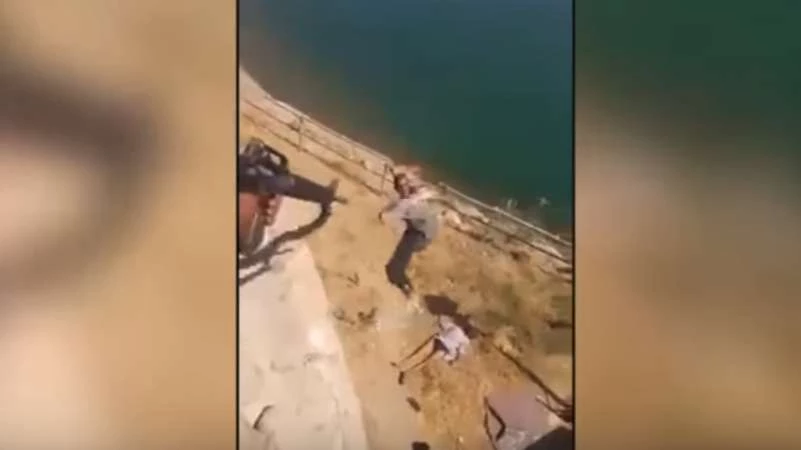 فيديو صادم من الموصل.. ميليشيات الحشد تلقي مواطنين سُنة من علو شاهق 