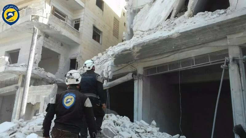على وقع جنيف.. طائرات الأسد تستهدف "الدفاع المدني" بأريحا