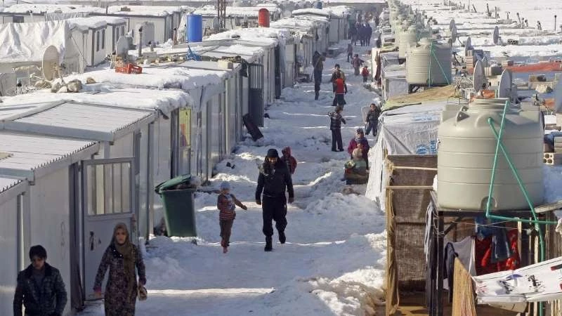 ضيف ثقيل على مخيمات اللاجئين يفاقم المأساة (فيديو)