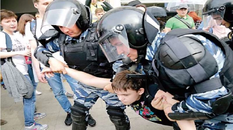 مظاهرات في موسكو.. وقوات الأمن تعتقل 11 شخصاً