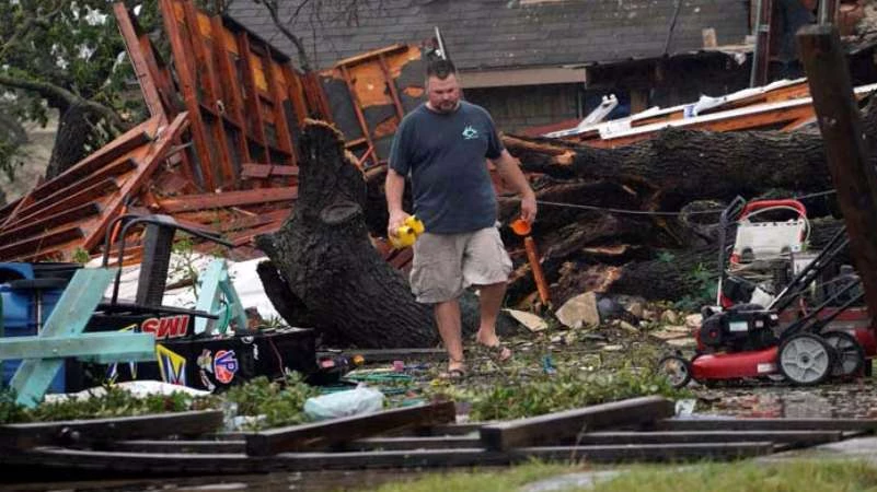 إعصار "هارفي" يتسبب بمقتل شخصين ويخلف دماراً في ولاية تكساس