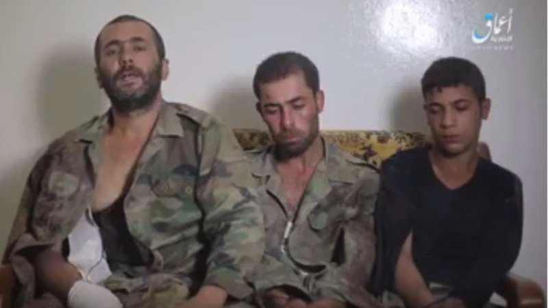 بالفيديو.. تنظيم "الدولة" يأسر عناصر من قوات الأسد 
