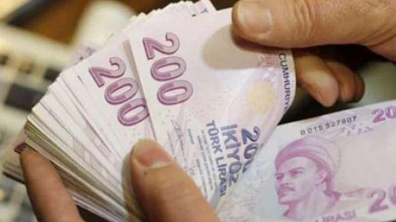 انخفاض غير مسبوق لليرة التركية أمام الدولار