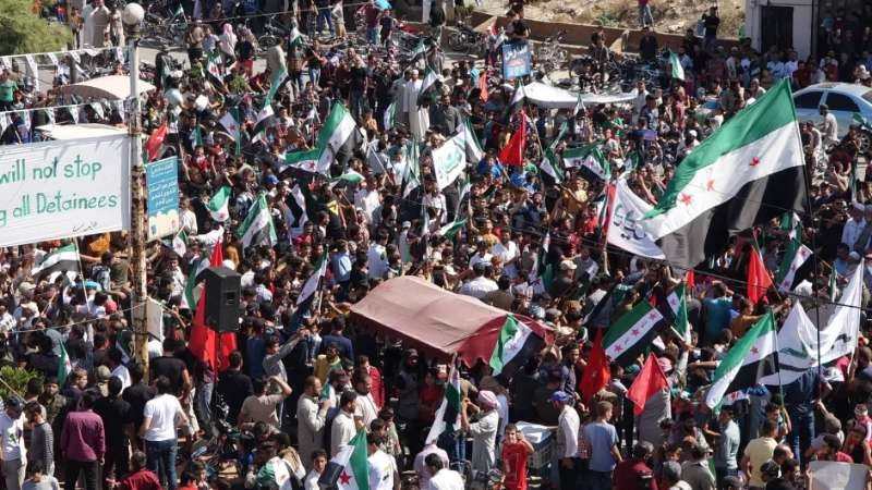 آلاف السوريين يتظاهرون في عموم الشمال السوري نصرة للمعتقلين (صور)