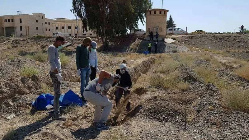 اكتشاف مقبرة جماعية جديدة في الرقة (صور)