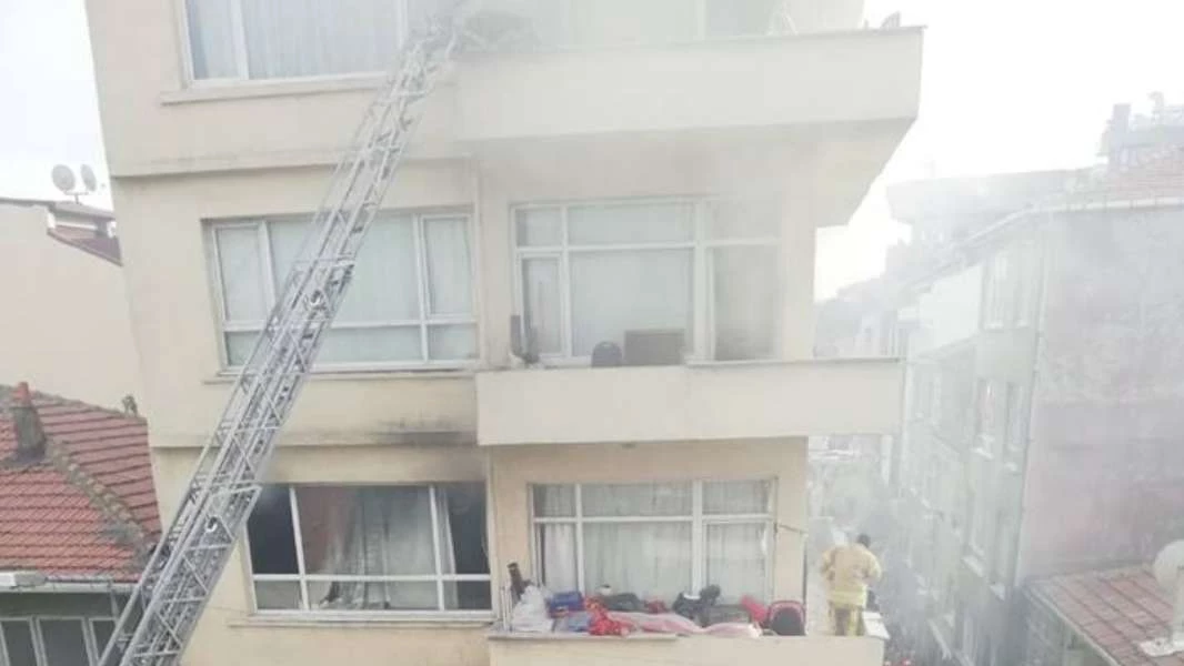 حريق ضخم يلتهم منازل سوريين في اسطنبول (فيديو)