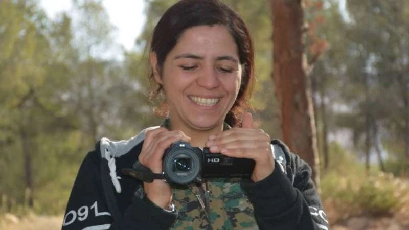 الوحدات الكردية تعلن مقتل "إعلامية" في صفوفها بعفرين (صور)