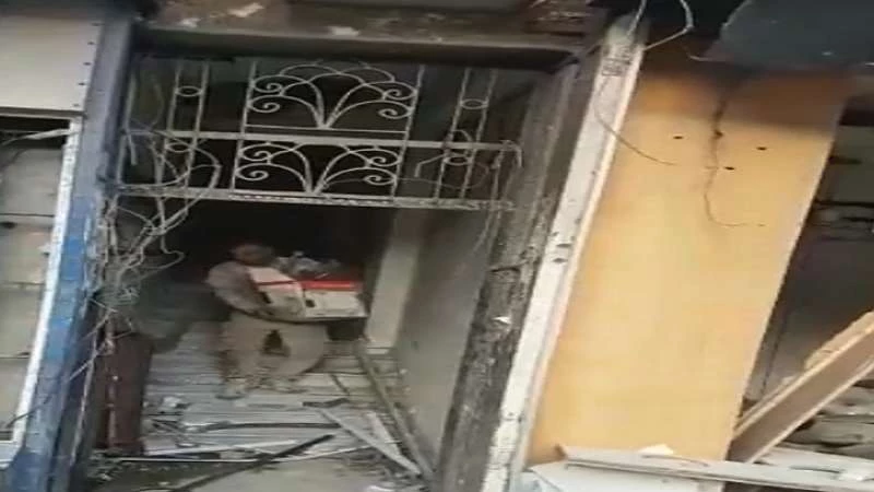 عمليات "تعفيش" لعناصر نظام الأسد في مخيم اليرموك (فيديو)
