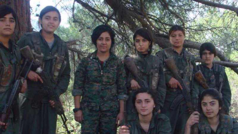 "الوحدات الكردية" تجنّد الفتيات قسراً في عفرين (صور)