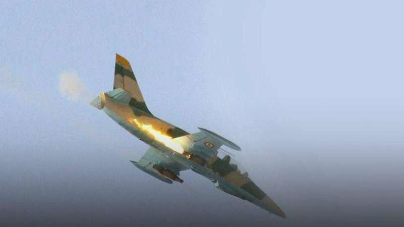 إصابة طائرة حربية لميليشيات أسد الطائفية في درعا (فيديو)