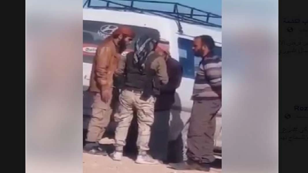 ابتزاز مدني على حاجز للفصائل يثير سخط السوريين (فيديو)