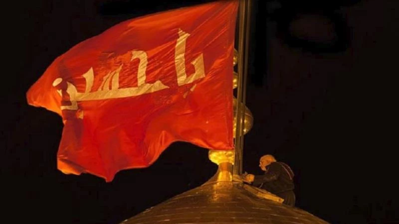 ميليشيا إيران ترفع "راية الثأر الحمراء" على (مقام السيدة زينب) بدمشق (فيديو)