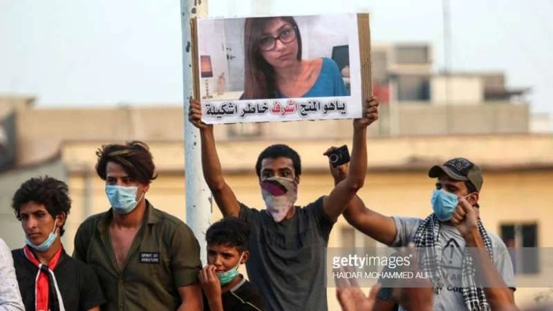 متظاهر عراقي يناشد نجمة الأفلام الإباحية "ميا خليفة"!