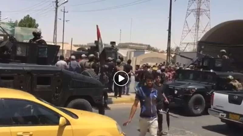 قوات الأمن تفض بالقوة اعتصاماً في مدينة البصرة العراقية (فيديو)