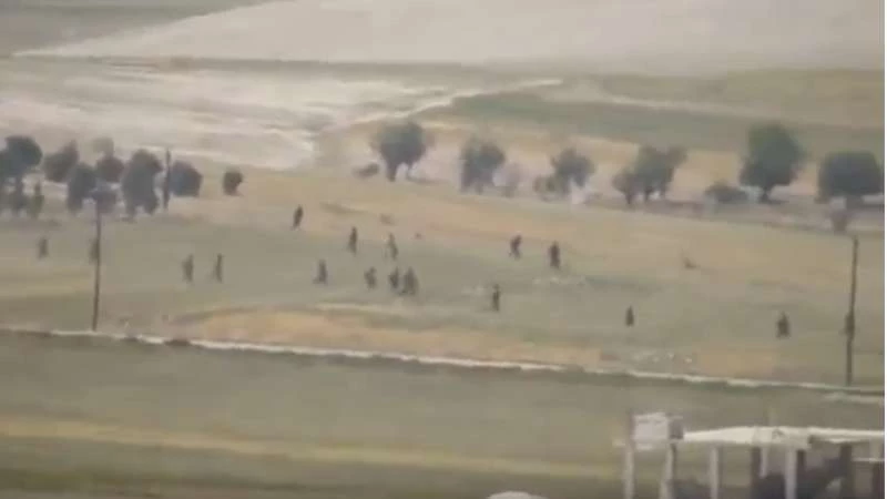 هروب عناصر النظام تحت ضربات الثوار في ريف حماة (فيديو)