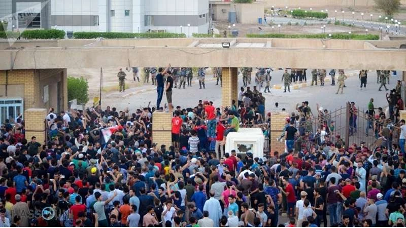 قتلى متظاهرون خلال احتجاجات في مدينة البصرة (فيديو)